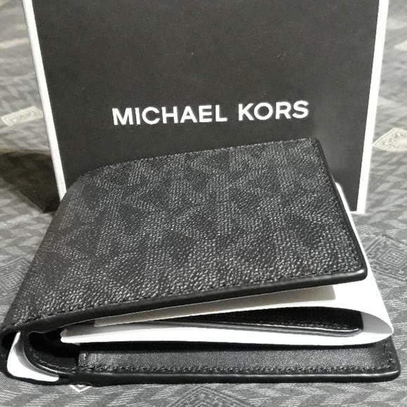Michael Kors Other - Michael Kors Mens wallet